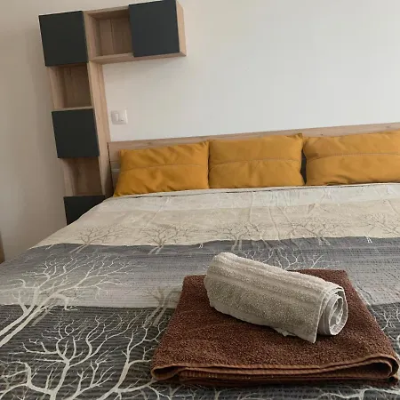High End In Diamond Garden Building Apartment *