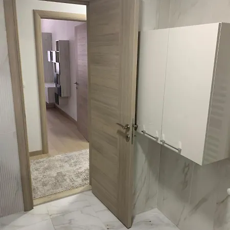High End In Diamond Garden Building Apartment *