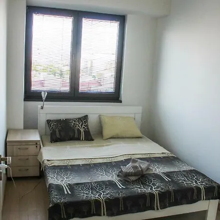 High End In Diamond Garden Building Apartment *