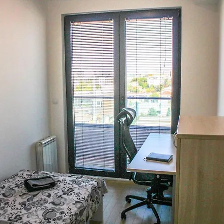 High End In Diamond Garden Building Apartment *