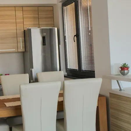High End In Diamond Garden Building Apartment *