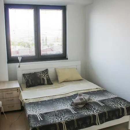 High End In Diamond Garden Building Apartment *